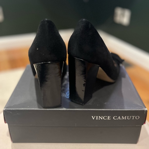 Vince Camuto Black Verona Suede and Patent Heels - Picture 5 of 6